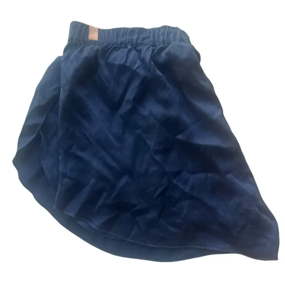 Lunya Washable Silk Tulip Back Shorts